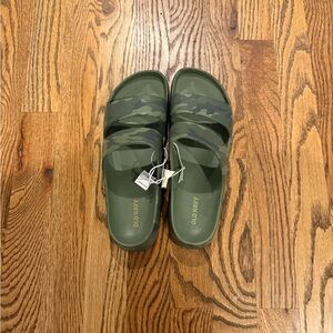 Old Navy Olive Camo Slide Sandals